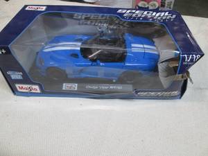 lot 14 image: Maisto special edition 118 scale D...