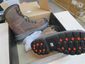 lot 16 image: New Helly Hansen workwear boots, si...