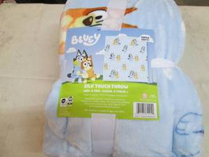 lot 44 image: Bluey 60 x 70 theow...