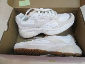 lot 50 image: Reebok Chaos size 8.5 shoes...