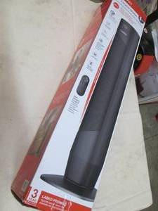 lot 59 image: Lasko 32 ceramic heater...