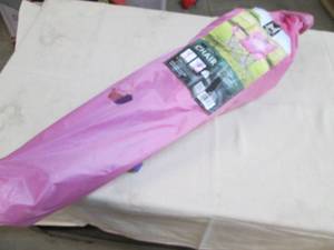 lot 61 image: Pink folding camp.chair...