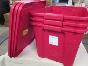 lot 170 image: 3 Latching storage totes...