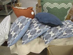 lot 178 image: Assorted decorative pillows...