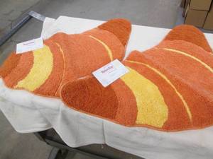 lot 185 image: Pair of bathats...