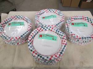 lot 190 image: 12 24 Count heavy duty paper plates...