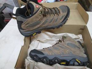 lot 236 image: Merrell 9.5 boots...