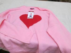 lot 274 image: Vince Camuto XL sweater...