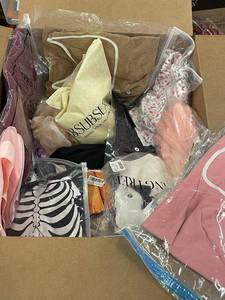 lot 16 image: Mil - Mostly Clothing (Lot of 30)