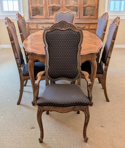 lot 1 image: DR - Vintage Thomasville Dining Table Set with 2 Leaves, 6 Chairs