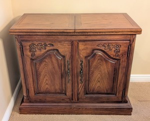 lot 2 image: DR - Vintage Thomasville Country Flip Top Server or Bar Cabinet