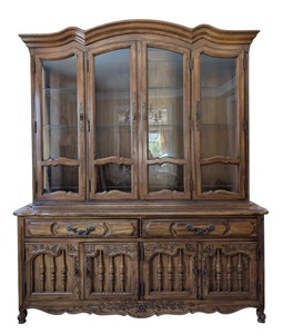 lot 3 image: DR - Vintage Thomasville Continental Style Breakfront  Display Cabinet