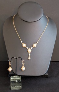 lot 4 image: K - 14k Yellow Gold Pearl Necklace & Matching Earrings Set