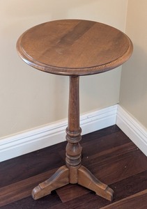 lot 66 image: LR - Vintage Ethan Allen Round Wood Accent Table