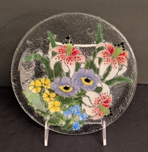 lot 73 image: LR - Peggy Karr Fused Glass Plate - Floral Design, 8 in Diameter