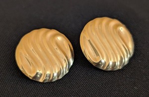 lot 122 image: K - 14K Yellow Gold Earrings
