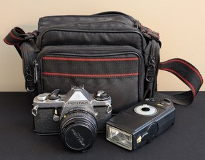 lot 212 image: LR - Pentax ME 35mm SLR Camera - 49mm Vivitar Skylight Filter & External Flash & Case