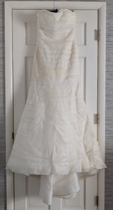 lot 104A image: Vera Wang Strapless Wedding Dress - Size 8, Ivory Layered TulleOrganza Gown