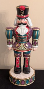 lot 266 image: Fitz and Floyd Nutcracker - Signature Collection