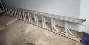 lot 314 image: 20 Aluminum Extension Ladder