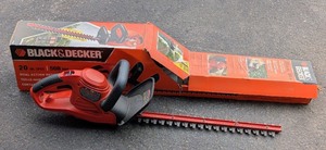 lot 317 image: Black & Decker 20 in Dual-Action Hedge Trimmer
