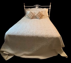 lot 5H image: LR - Vintage Metal Headboard with Bedding
