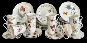 lot 17H image: K - Lenox Butterfly Meadow Dinnerware Set