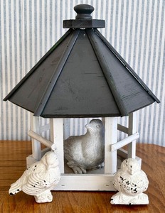 lot 43H image: Wooden Bird House Decor with 2 Birds and Pigeon
