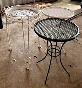 lot 304H image: G - Metal Plant Stands - White x 2 & Green (Lot of 3)