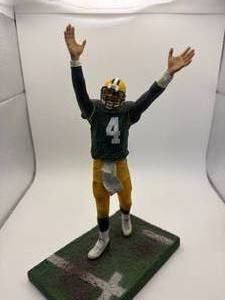 Brett Favre Green Bay Packers Figurine, Solid Construction and Material, Comes With Football Field Base, NO BOX