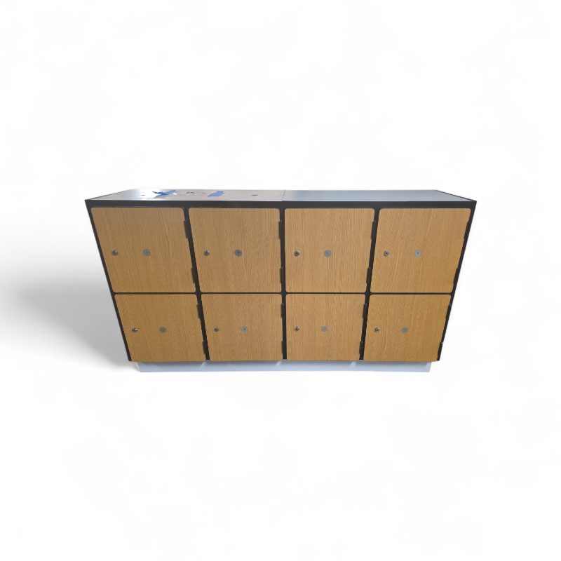 lot 121 image: Lockers with 8 openings and keys