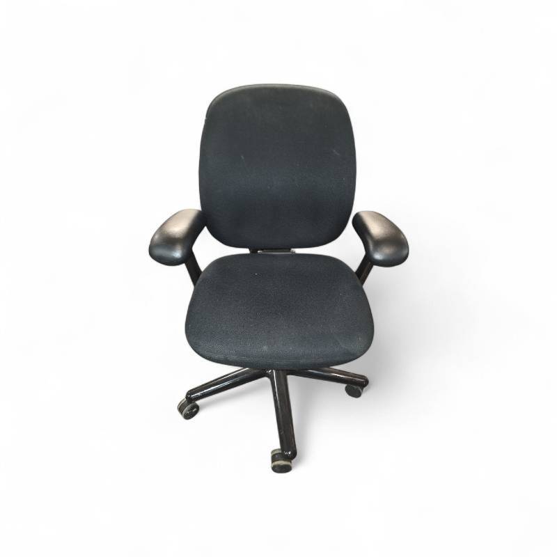 lot 136 image: Herman Miller BodyBuilt Task Chair