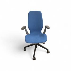 lot 130 image: Steelcase SilQ Task Chair-Blue
