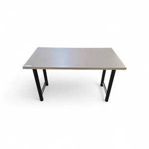 lot 224 image: Training Table 48x24x29