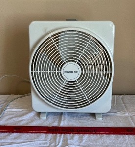 lot 17 image: White Table Fan - Turbo Dial, Compact Desk Fan