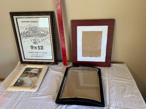 lot 46 image: Picture Frames (Lot of 4)