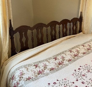 lot 64 image: Carved Wood Kind Headboard - Vintage Style