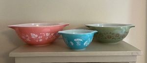 lot 67 image: Vintage PYREX Floral Ceramic Bowls Set - Pink, Turquoise & Sage (Set of 3)