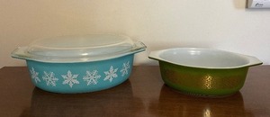 lot 71 image: Vintage PYREX Set of 2