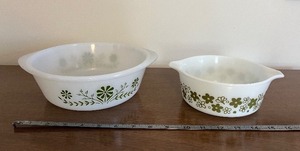 lot 75 image: Vintage Bowls - White with Green Floral Border, Set of 2