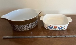 lot 78 image: Bakeware Set - Brown Floral Casserole Dish & White Bird Pattern Dish