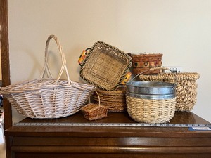 lot 104 image: Assorted Woven Baskets - Handwoven Storage Baskets, Various Sizes
