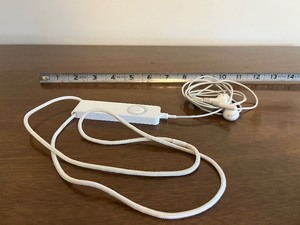 lot 109 image: Apple iPod Shuffle with Earbuds - White