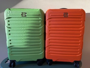 lot 135 image: Two-Piece Hardside Luggage Set - Green & Orange, 4-Wheel Spinner