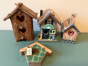 lot 136 image: Wooden Birdhouses - Lot of 4