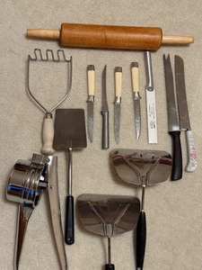 lot 156 image: Assorted Kitchen Utensils & Flatware Set - Rolling Pin, Knives, Spatulas & Spoons