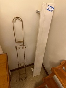 lot 190 image: Vintage Gold Metal Plate Stand & White Wall Shelf