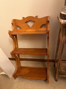 lot 191 image: Wood 3-Tier Corner Shelf with Heart Cutout Back Panel