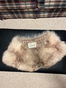 lot 204 image: Peterson Furs Fur Collar - Beige Real Fur (Minneapolis Label)