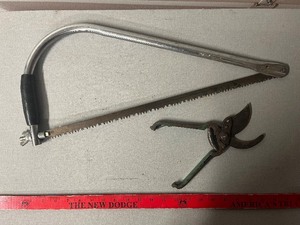 lot 216 image: Hacksaw Frame & Pruning Shears - 2-Piece Set